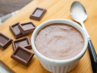 チョコレートムースと板チョコ