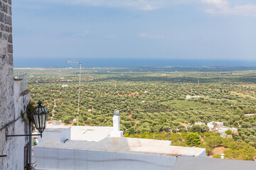 イタリア　オストゥーニの郊外の風景
