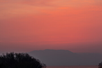 Fototapeta na wymiar 風景素材　冬の琵琶湖の夜明け
