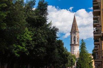Fototapeta na wymiar イタリア　ペルージャのサン・ピエトロ教会の鐘楼 