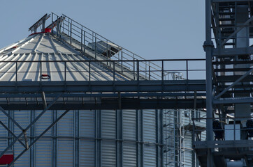 Construction of a metal grain storage.