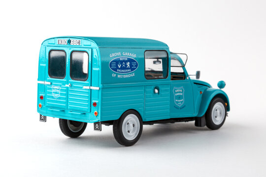 Citro&euml;n 2CV Fourgonnette scale model