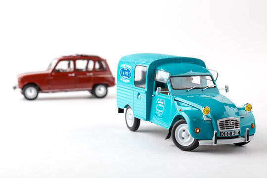 Renault 4 & Citro&euml;n 2CV scale models