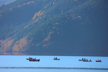 芦ノ湖　　　　箱根山のカルデラ湖