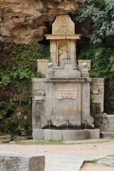 Fototapeta na wymiar Fuente en la Iglesia de la Fuencisla, Segovia