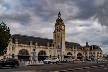 Fototapeta na wymiar La Gare de La Rochelle, Estación de La Rochelle, Charente Marítimo, Francia, France.