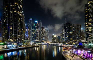 Fototapeta na wymiar Dubai Marina Bay skyline at night
