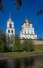 Fototapeta na wymiar View to the Kremlin in Pskov