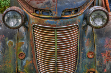 Fototapeta na wymiar grill and headlights of old rusty car