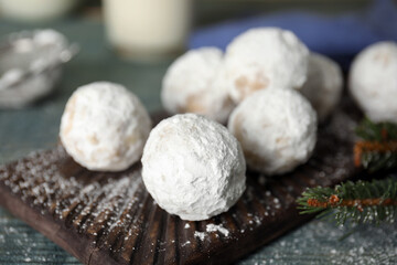 Fototapeta na wymiar Tasty Christmas snowball cookies on table, closeup