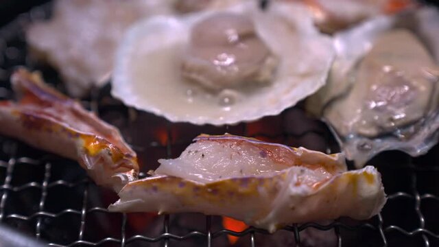 4K Handheld Charcoal grilled hokkaido hotate scallop Yakiniku Slow motion