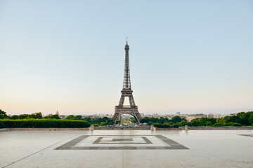 Trocadero square in Paris. View to the city and Eiffel tower from above - obrazy, fototapety, plakaty