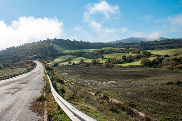 Fototapeta na wymiar Campiña de la Basilicata, región del sur de Italia. Paisaje rural.