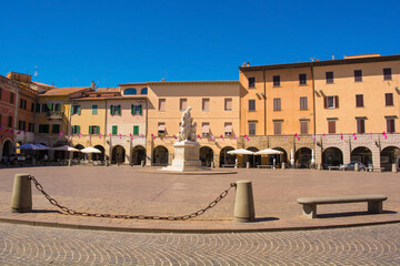Fototapeta na wymiar The historic Piazza Dante in central Grosseto in Tuscany. In the centre is the Canapone Monument - Monumento a Leopoldo II di Lorena
