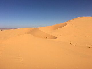 Fototapeta na wymiar Sand edges of desert sand of North Africa Bechar Algeria, sandy Taghit desert