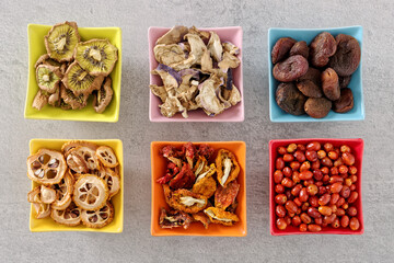 Obraz premium Colorful bowls with dehydrated food. Different dry vegetables and fruits flat lay top view.