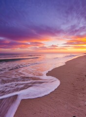 Schilderachtig uitzicht op het strand tegen de lucht tijdens zonsondergang