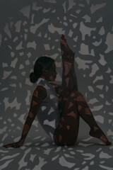 Obraz premium Girl dancer doing stretching