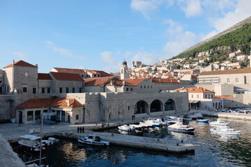 Obraz premium 東欧、ドブロブニク、クロアチアの港町の風景。Beautiful aerial view of Dubrovnik old town, Croatia