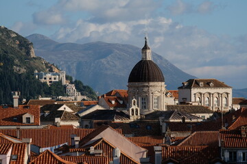 Fototapeta na wymiar 東欧、ドブロブニク、クロアチアの教会のある風景。City View with Church and blue sky,Dubrovnik Croatia