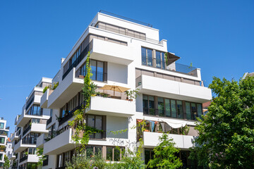 White upscale apartment building seen in Berlin, Germany - obrazy, fototapety, plakaty