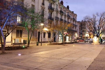 La place Jean Moulin illuminée le soir, ville de Saint Etienne, département de la Loire, France