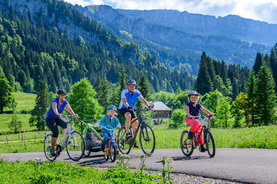 Familien-Radtour im idyllischen Rohrmoos nahe Oberstdorf