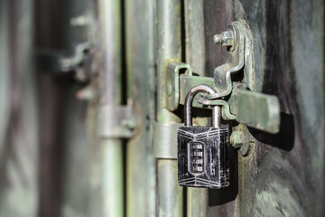 business container conteneur transport fermeture ouverture cadenas