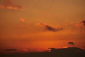鮮やかな夕焼けの空の風景
