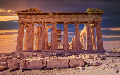 Obraz premium Parthenon ancient temple facade under dramatic magic hour sky, Athens acropolis Greece