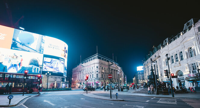 Piccadilly circus in the evening closed during the covid 19 lockdown