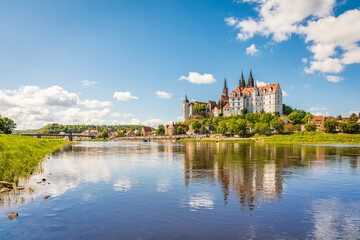 Obraz premium Stadtansicht Meißen an der Elbe mit Burgberg, Albrechtsburg und Dom