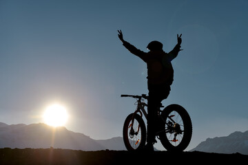 Obraz premium cyclist engaged in sports, nature intertwined with nature and successful adventures