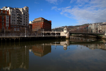 Obraz premium Urbanscape in the city of Bilbao