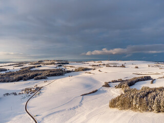 Obraz premium Winterlandschaft mit dem 862m hohen Höhenzug Witthoh