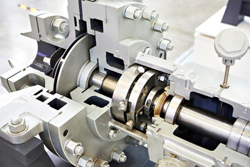 Cantilever pump with vertical split housing