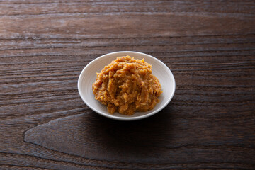 テーブルの上の味噌