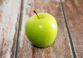 natural fresh green apples on wooden background