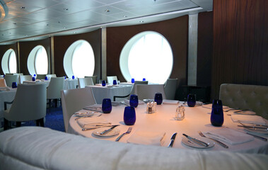 Elegantes Aqua Class Restaurant BLU auf Luxus Kreuzfahrtschiff Celebrity Infinity, Celebrity...