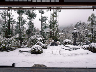 雪の額縁庭園
