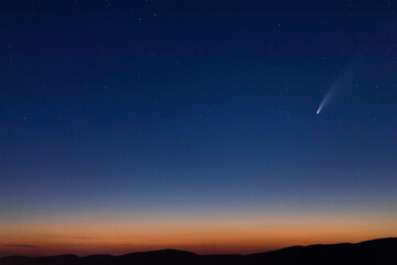 Captured comet C / 2020 F3 (NEOWISE) in the dark sky after sunset.