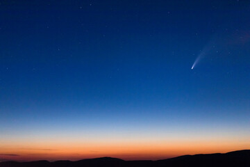 Captured comet C / 2020 F3 (NEOWISE) in the dark sky after sunset.