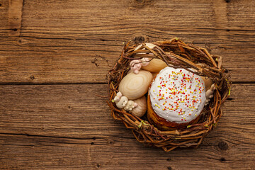 Obraz na płótnie Canvas Easter cake, rabbits and eggs in wicker basket. Traditional Orthodox festive bread