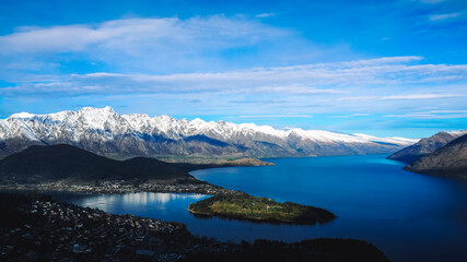 Naklejka premium Queenstown lake in the mountains