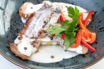 Iberian secret with pepper sauce, parsley and vegetables