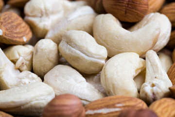 mixed together cashews, almonds and hazelnuts