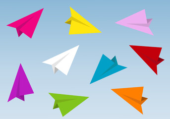 Estampado de aviones de papel de colores. Papiroflexia