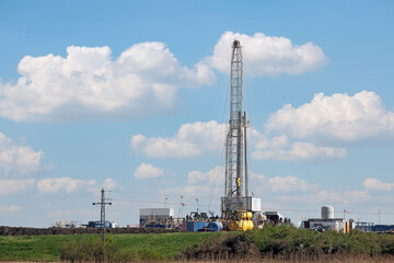 Fototapeta na wymiar land oil and gas drilling rig