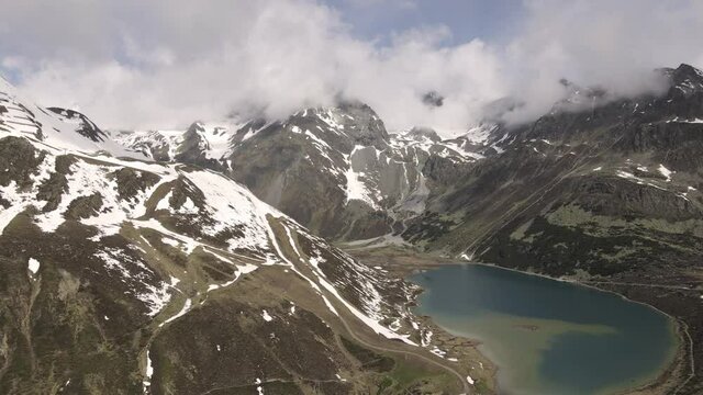 bergsee am fu&szlig;e des k2 im naturpark kaunergrat