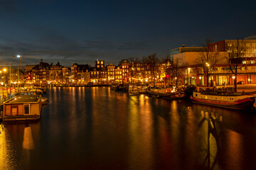 Obraz premium City scenic from Amsterdam by night in the Netherlands